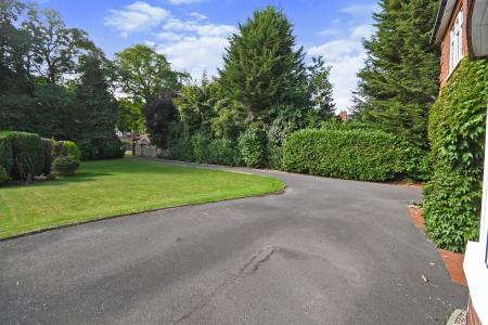 4 bedroom Semi-detached house for sale in Lincoln Road, Branston, LN4