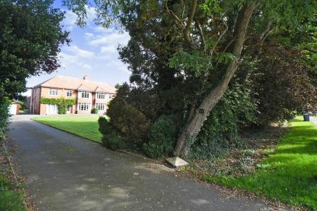 4 bedroom Semi-detached house for sale in Lincoln Road, Branston, LN4