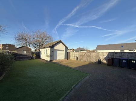 5 bedroom Bungalow for sale in Lincoln Road, North Hykeham, LN6