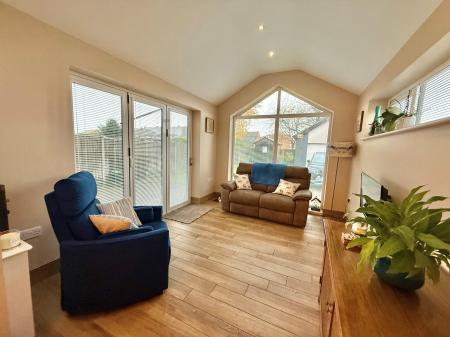 5 bedroom Bungalow for sale in Lincoln Road, North Hykeham, LN6