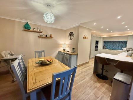 5 bedroom Bungalow for sale in Lincoln Road, North Hykeham, LN6