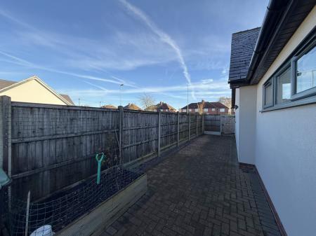 5 bedroom Bungalow for sale in Lincoln Road, North Hykeham, LN6