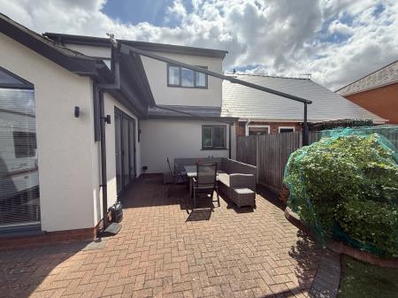 5 bedroom Bungalow for sale in Lincoln Road, North Hykeham, LN6