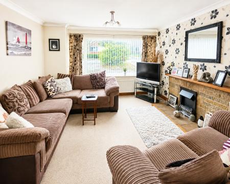 3 bedroom Detached house for sale in Lintin Close, Heighington, LN4