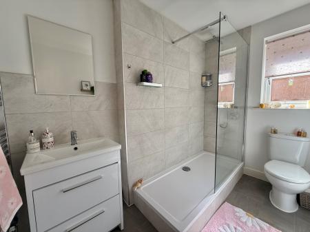 3 bedroom Detached bungalow for sale in Long Barrow Mews, Navenby, LN5