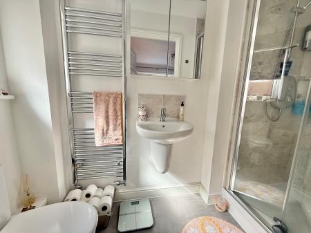 3 bedroom Detached bungalow for sale in Long Barrow Mews, Navenby, LN5