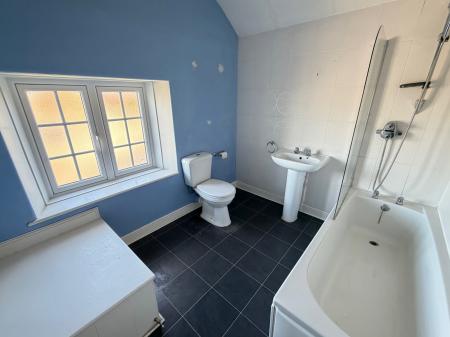 2 bedroom Semi-detached house for sale in Cliff Road, Leadenham, LN5
