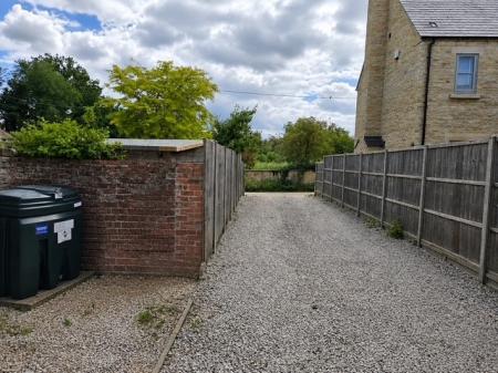 2 bedroom Semi-detached house for sale in Cliff Road, Leadenham, LN5