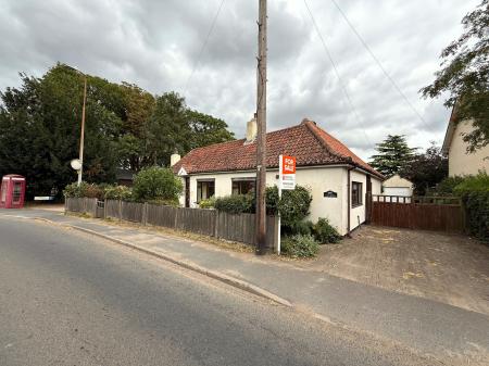 4 bedroom Detached bungalow for sale in Main Street, Torksey, LN1