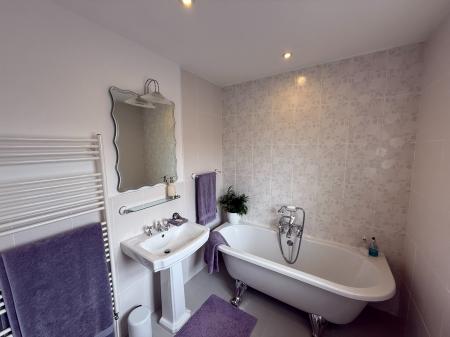 4 bedroom Detached house for sale in Maltkiln Road, Fenton, LN1