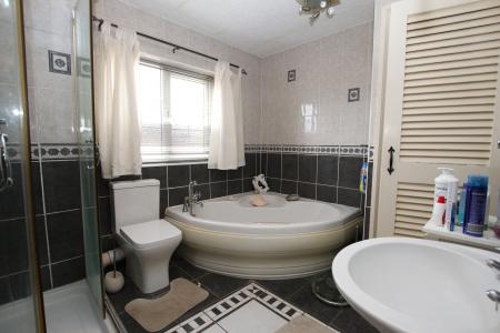3 bedroom Terraced House for sale in Manor Court, Sudbrooke, LN2