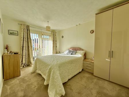 2 bedroom Bungalow for sale in Meadowlake Close, Lincoln, LN6