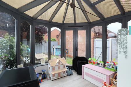 3 bedroom Semi-detached house for sale in Poachers Brook, Skellingthorpe, LN6