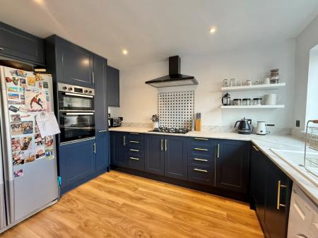 3 bedroom Semi-detached house for sale in Snowdon Close, Lincoln, LN5