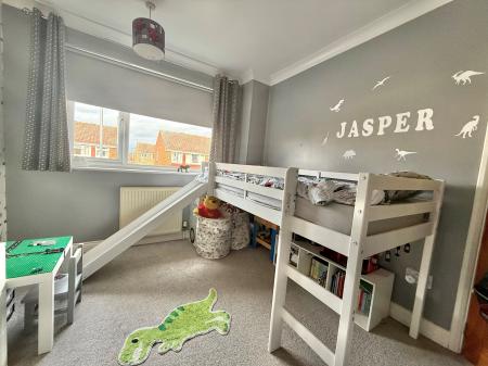 3 bedroom Semi-detached house for sale in Snowdon Close, Lincoln, LN5