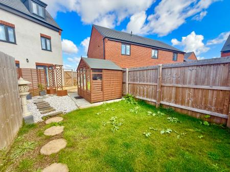 4 bedroom Semi-detached house for sale in Swallow Gate, Saxilby, LN1