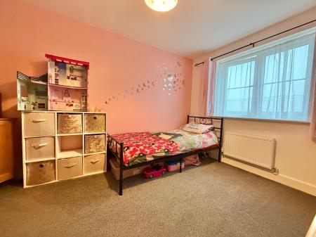 4 bedroom Semi-detached house for sale in Swallow Gate, Saxilby, LN1