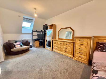 4 bedroom Semi-detached house for sale in Swallow Gate, Saxilby, LN1