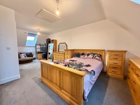 4 bedroom Semi-detached house for sale in Swallow Gate, Saxilby, LN1