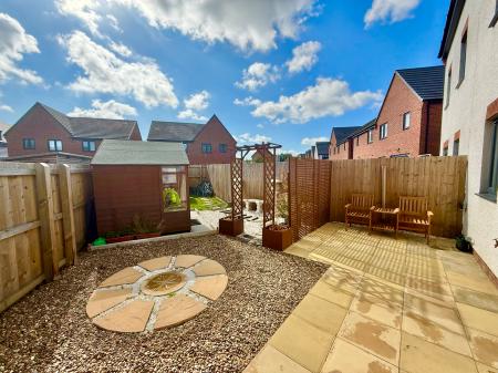 4 bedroom Semi-detached house for sale in Swallow Gate, Saxilby, LN1