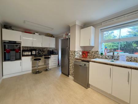 4 bedroom Detached house for sale in Sycamore Grove, Bracebridge Heath, LN4