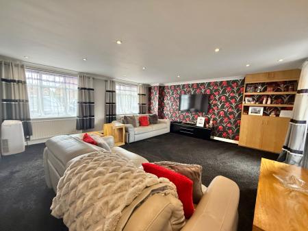 4 bedroom Detached house for sale in The Hardings, Welton, LN2