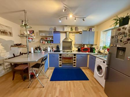 2 bedroom Flat for sale in Western Avenue, Bracebridge Heath, LN4