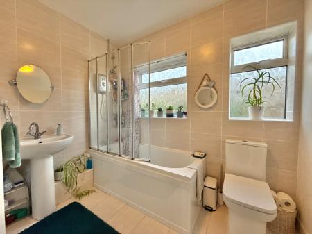 3 bedroom Detached bungalow for sale in Westfield Approach, North Greetwell, Lincoln, LN2