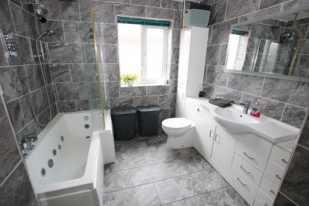 4 bedroom Detached bungalow for sale in Westfield Drive, North Greetwell, Lincoln, LN2