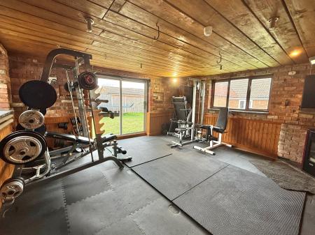 4 bedroom Detached bungalow for sale in Westfield Drive, North Greetwell, Lincoln, LN2