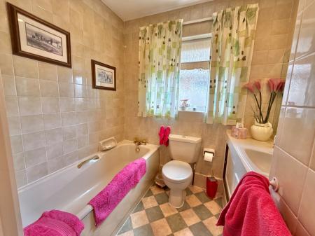 3 bedroom Bungalow for sale in Westwood Drive, Lincoln, LN6