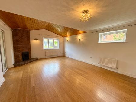 3 bedroom Detached bungalow for sale in Windsor Close, Sudbrooke, LN2