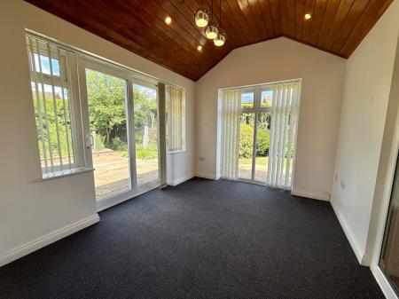 3 bedroom Detached bungalow for sale in Windsor Close, Sudbrooke, LN2