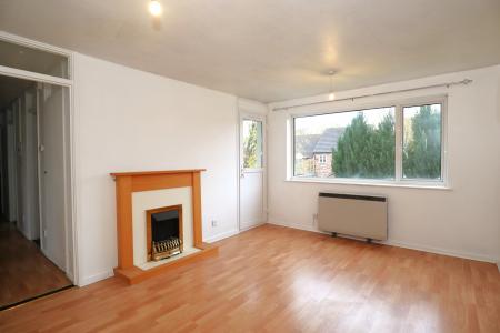 2 bedroom Flat to let in Khormaksar Drive, Nocton, LN4