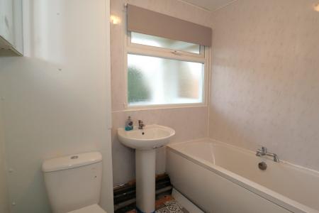 2 bedroom Flat to let in Khormaksar Drive, Nocton, LN4