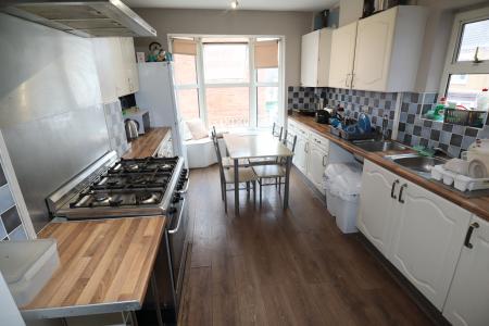 1 bedroom Flat to let in Monks Road, Lincoln, LN2