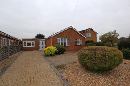 4 bedroom Detached bungalow to let in The Chalfonts, Branston, LN4