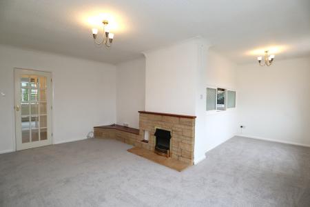 4 bedroom Detached bungalow to let in The Chalfonts, Branston, LN4