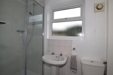4 bedroom Detached bungalow to let in The Chalfonts, Branston, LN4