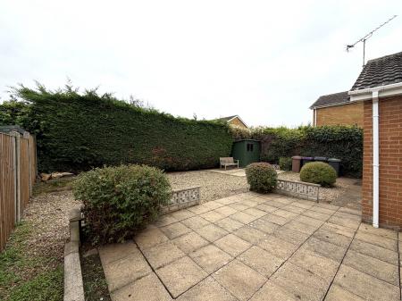 4 bedroom Detached bungalow to let in The Chalfonts, Branston, LN4