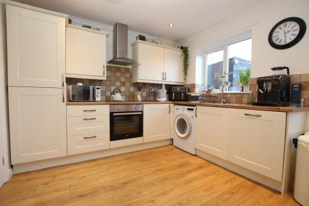 2 bedroom End of terrace house for sale in Sixfield Close, Lincoln, LN6