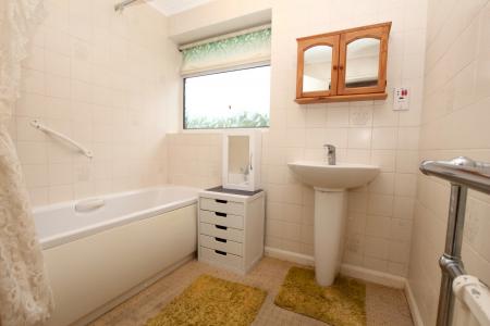 2 bedroom Detached bungalow for sale in Western Avenue, Lincoln, LN6