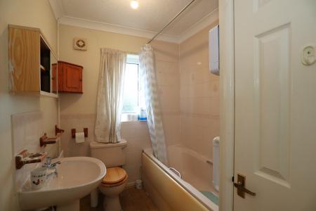 2 bedroom Terraced House for sale in Hunters Drive, Metheringham, LN4