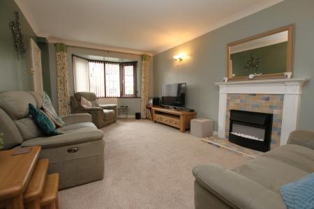 4 bedroom Detached house for sale in Meadow Way, Welton, LN2