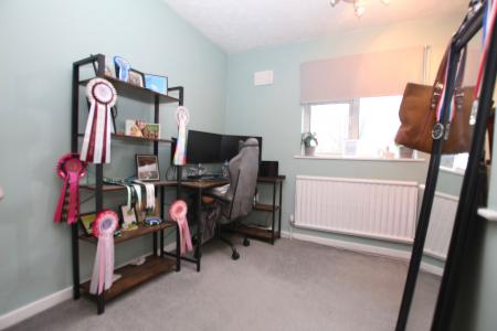 3 bedroom Terraced House for sale in Kenner Close, Lincoln, LN6