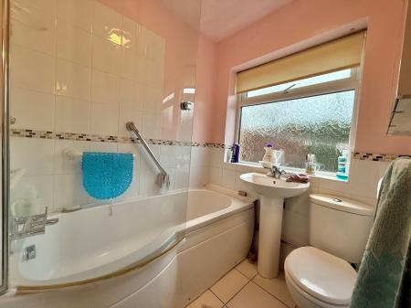 3 bedroom Detached bungalow for sale in High Street, North Scarle, LN6