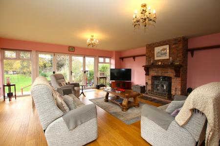 3 bedroom Detached bungalow for sale in High Street, North Scarle, LN6