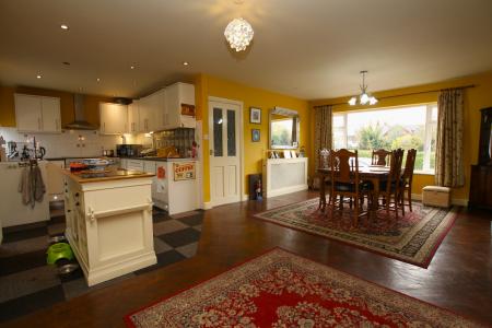 3 bedroom Detached bungalow for sale in High Street, North Scarle, LN6