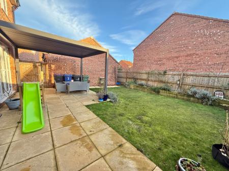 4 bedroom Detached house for sale in Frank Ford Close, Saxilby, LN1