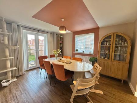 4 bedroom Detached house for sale in Frank Ford Close, Saxilby, LN1